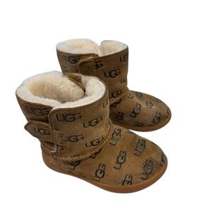 UGGS Chestnut Toddlers Boots Size 6